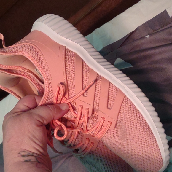 Sneakers - Picture 2 of 3